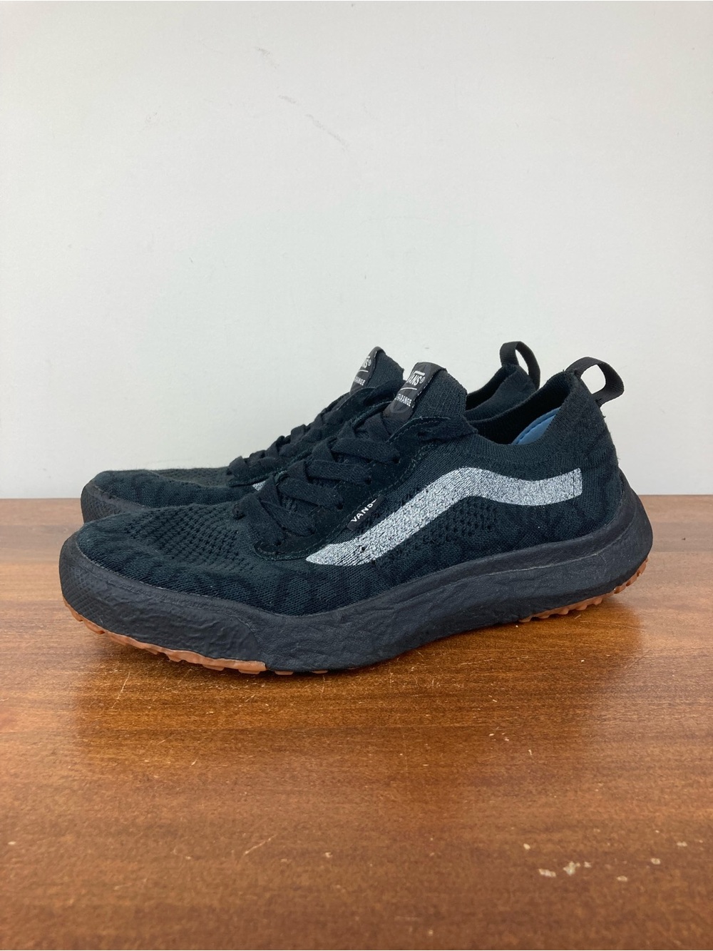 VANS UltraRange Black Knit Low Top Sneakers 721356 Men’s 8 / Women’s 9.5.